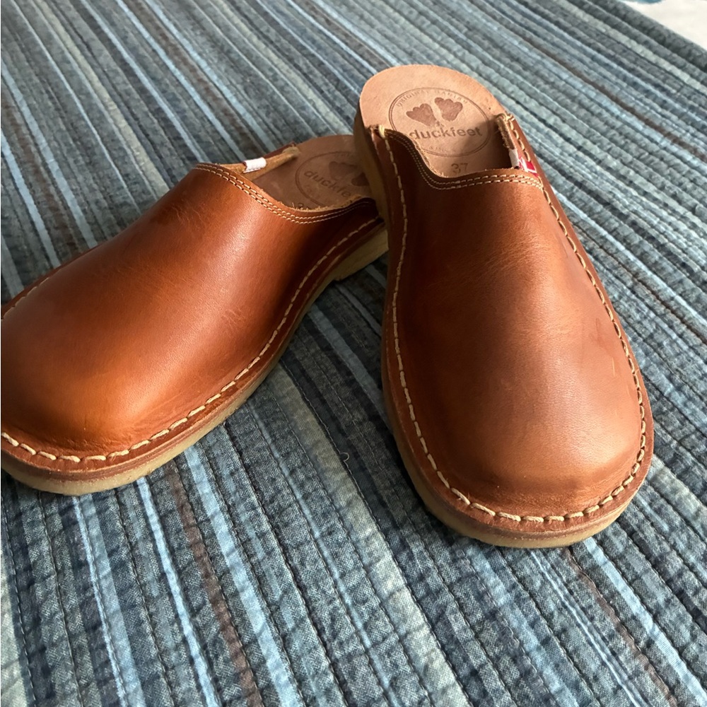 Duck Feet clog slide mules
